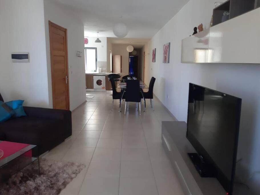 Lovely Two Bedroom Apartment St. Paul's Bay Exteriör bild